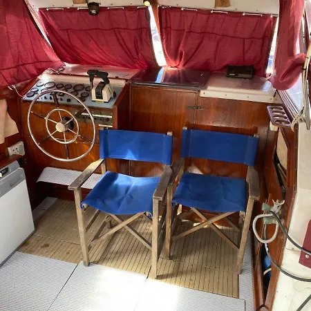 Botel Bateau Insolites